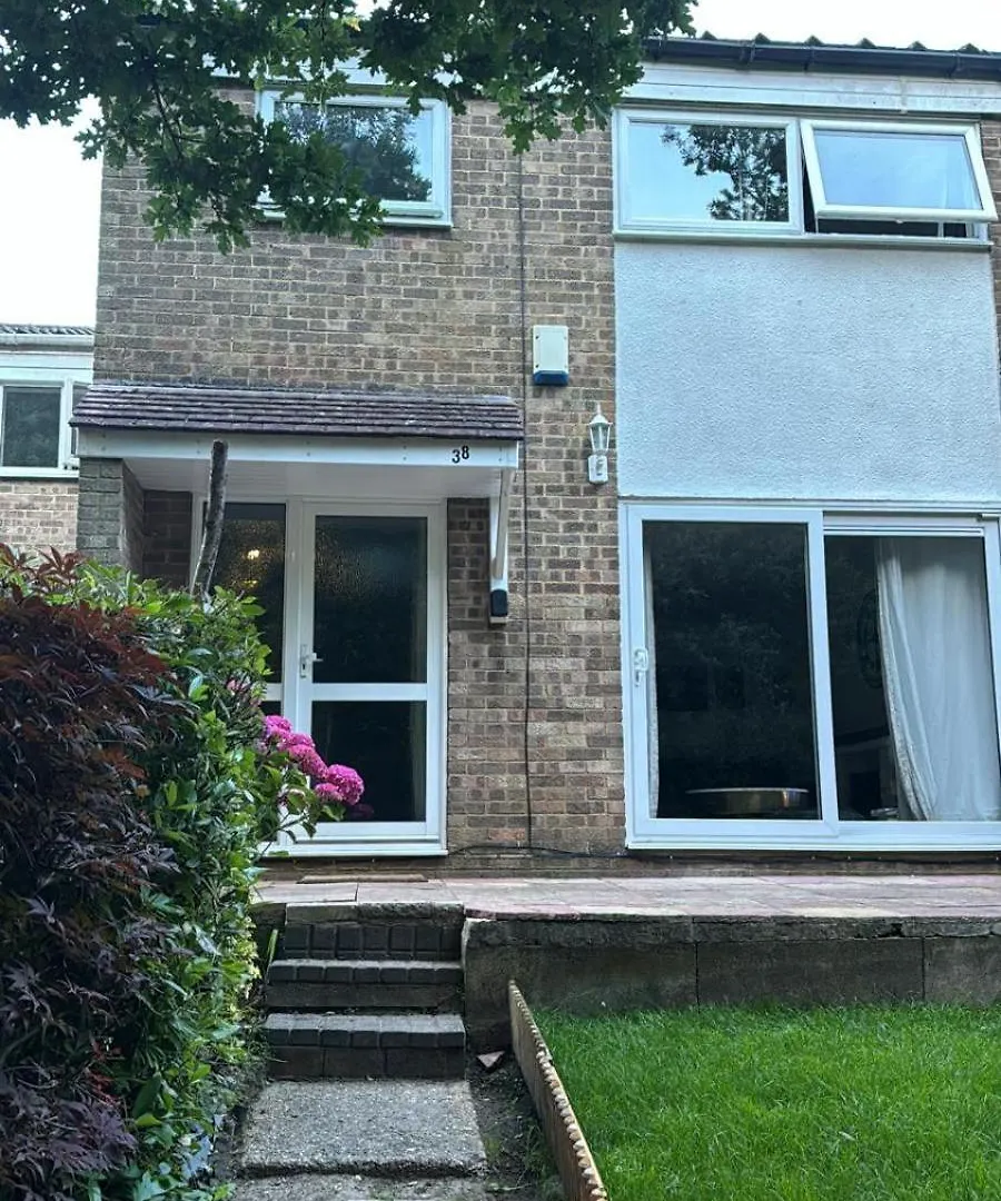 Double Room In Crawley,Gatwick,West Sussex Ifield Homestay szállás