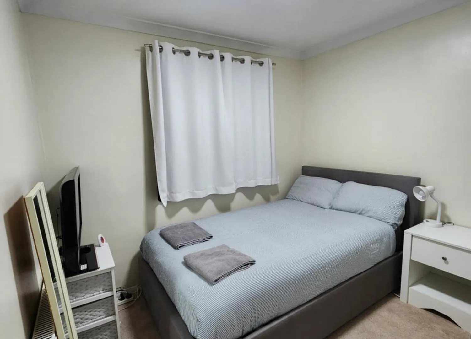 Homestay Double Room In Crawley,Gatwick,West Sussex Ifield